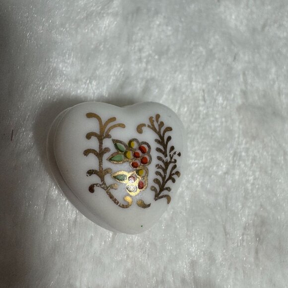 MiniatureVintage Heart-Shaped Ceramic Trinket Box With Gold Red Floral Design - Picture 1 of 8